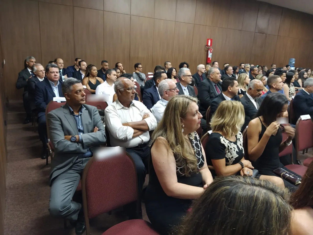 Turma reunida em cerimônia de formatura do Sindimóveis MG